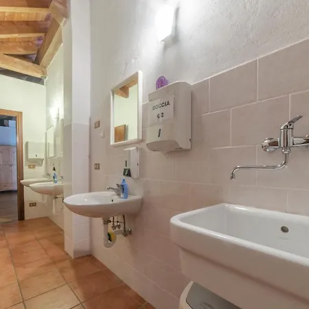 Rifugio Parpinasca Hostal *