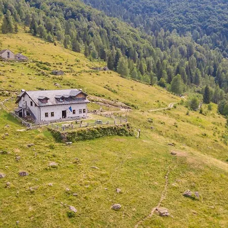 Rifugio Parpinasca Hostel