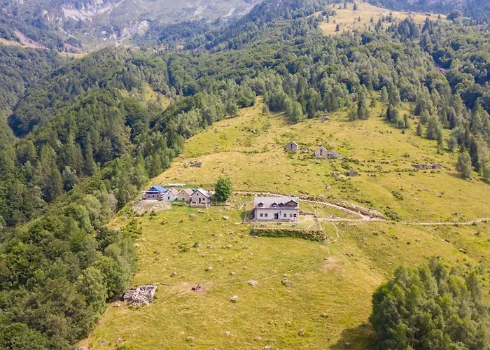 Rifugio Parpinasca Hostel Trontano